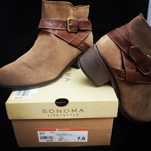 Boots - Picture 2 of 9